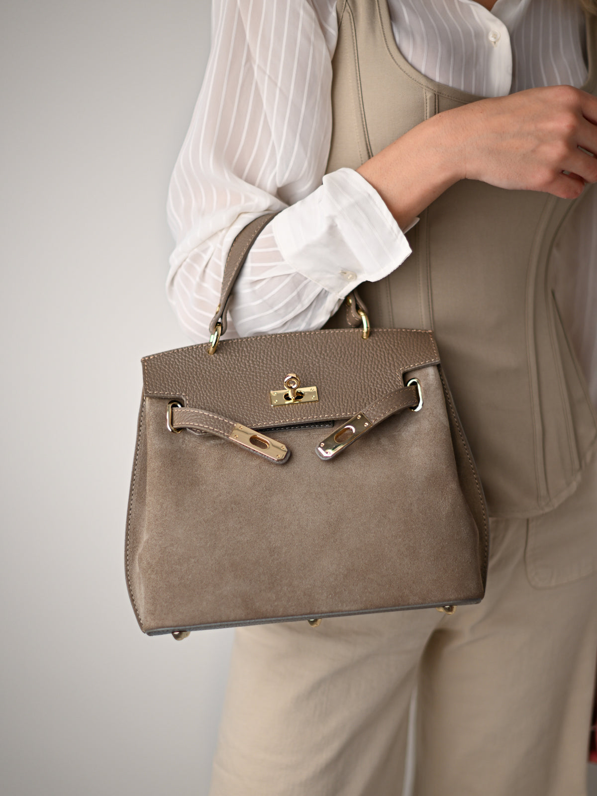 Geantă MIA taupe - detaliu material piele
