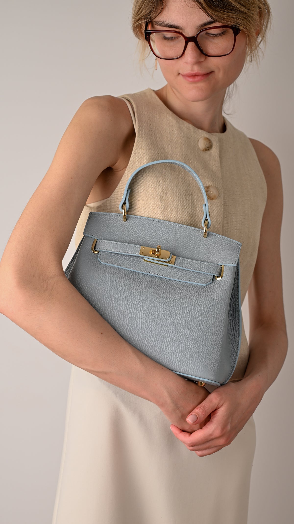 Geantă MIA baby blue - detaliu material piele