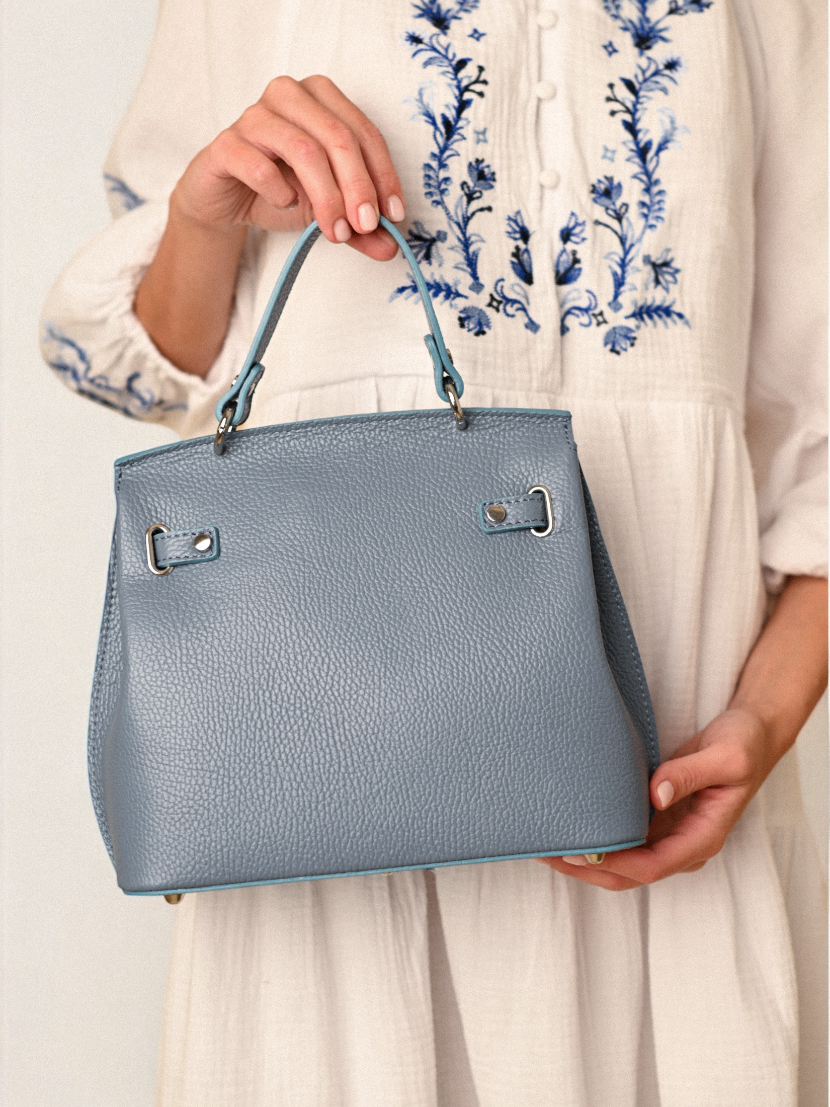 MIA BLEU AZUR, ACCESORII ARGINTII, PIELE NATURALĂ.