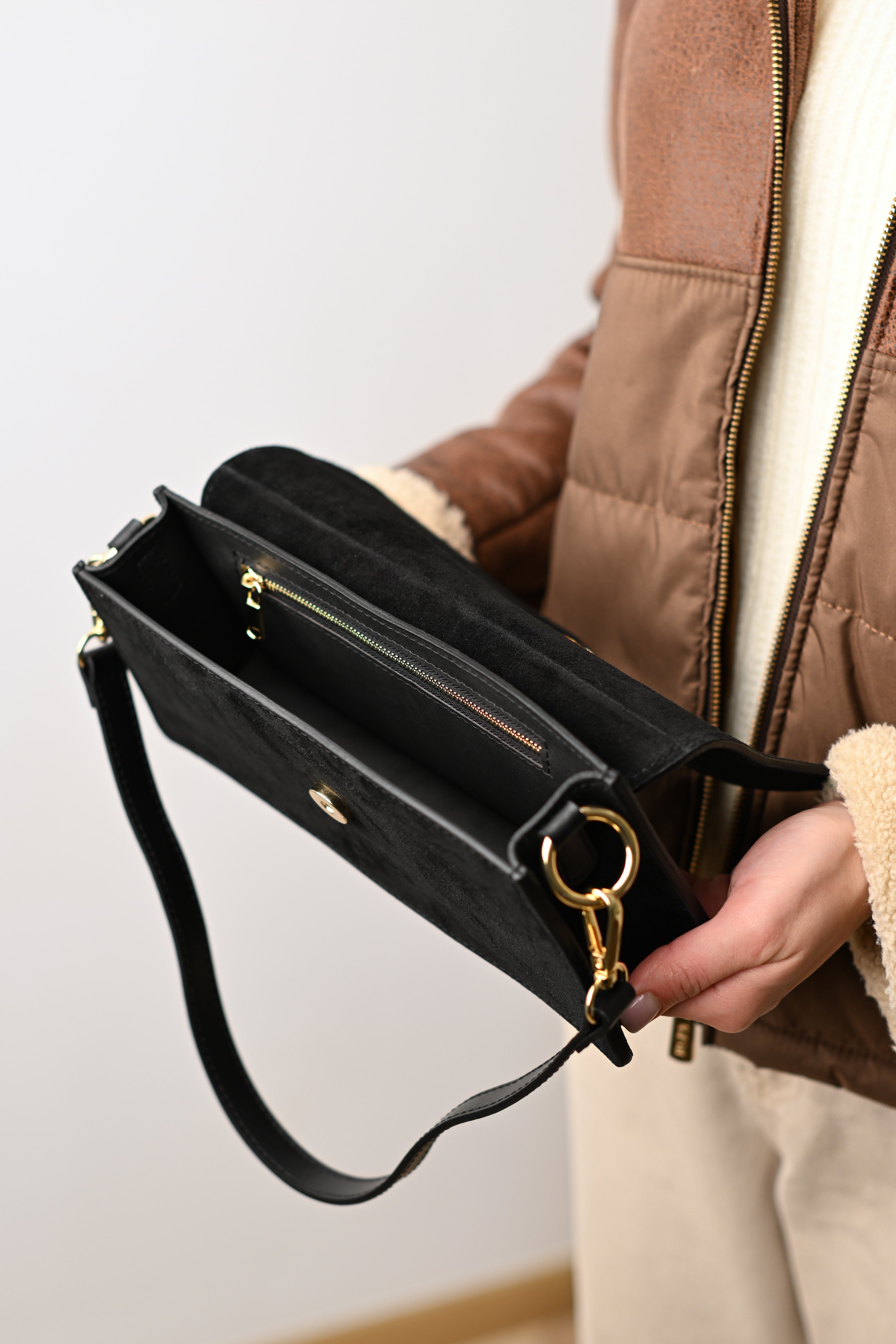 ALEXIA NEAGRĂ, VELUR, PIELE NATURALĂ..