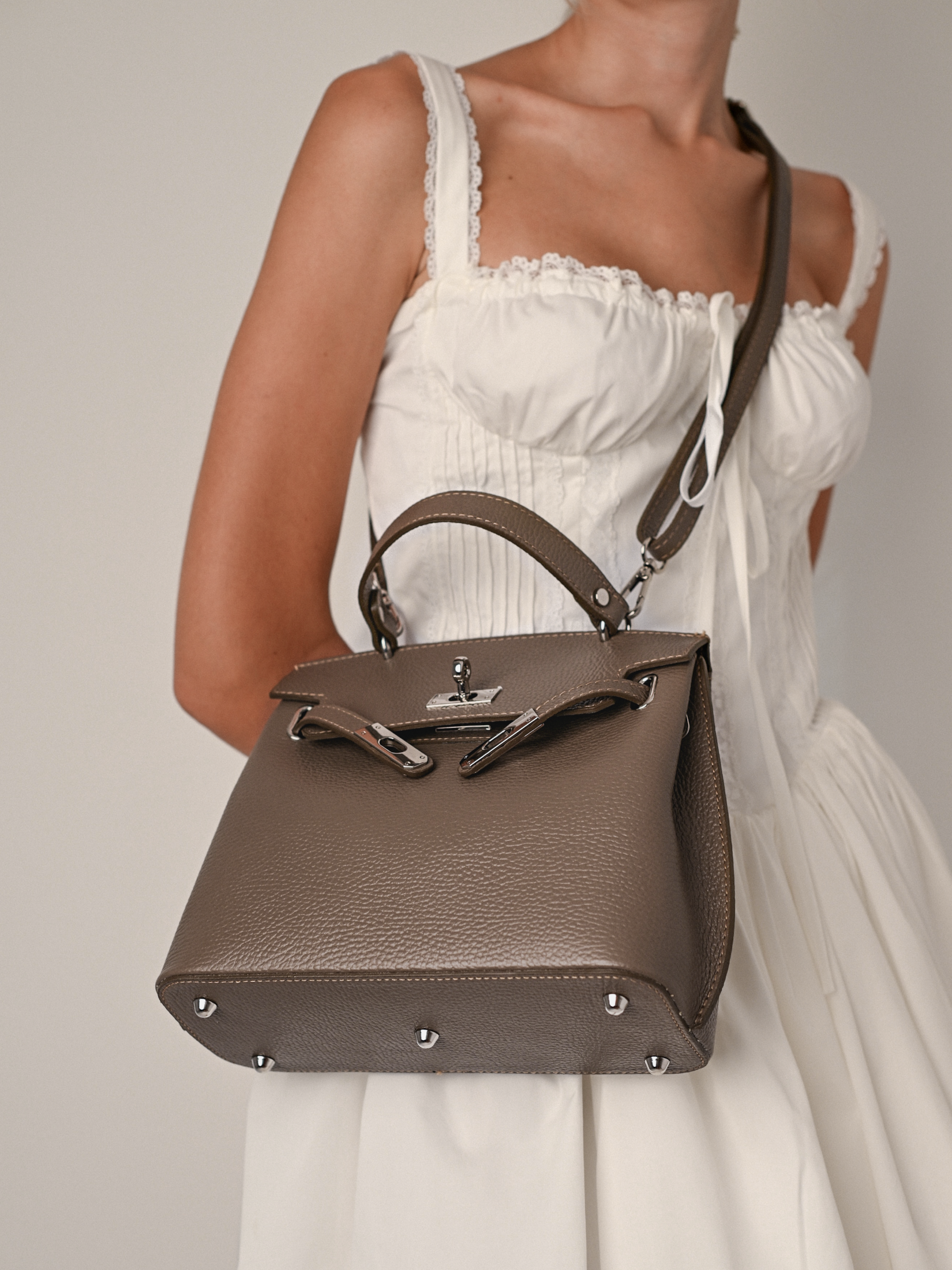 MIA TAUPE, ACCESORII ARGINTII, PIELE NATURALĂ.