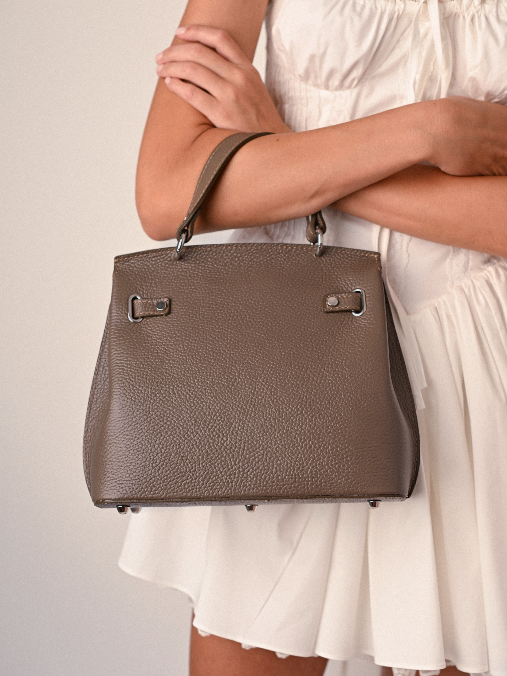 MIA TAUPE, ACCESORII ARGINTII, PIELE NATURALĂ.