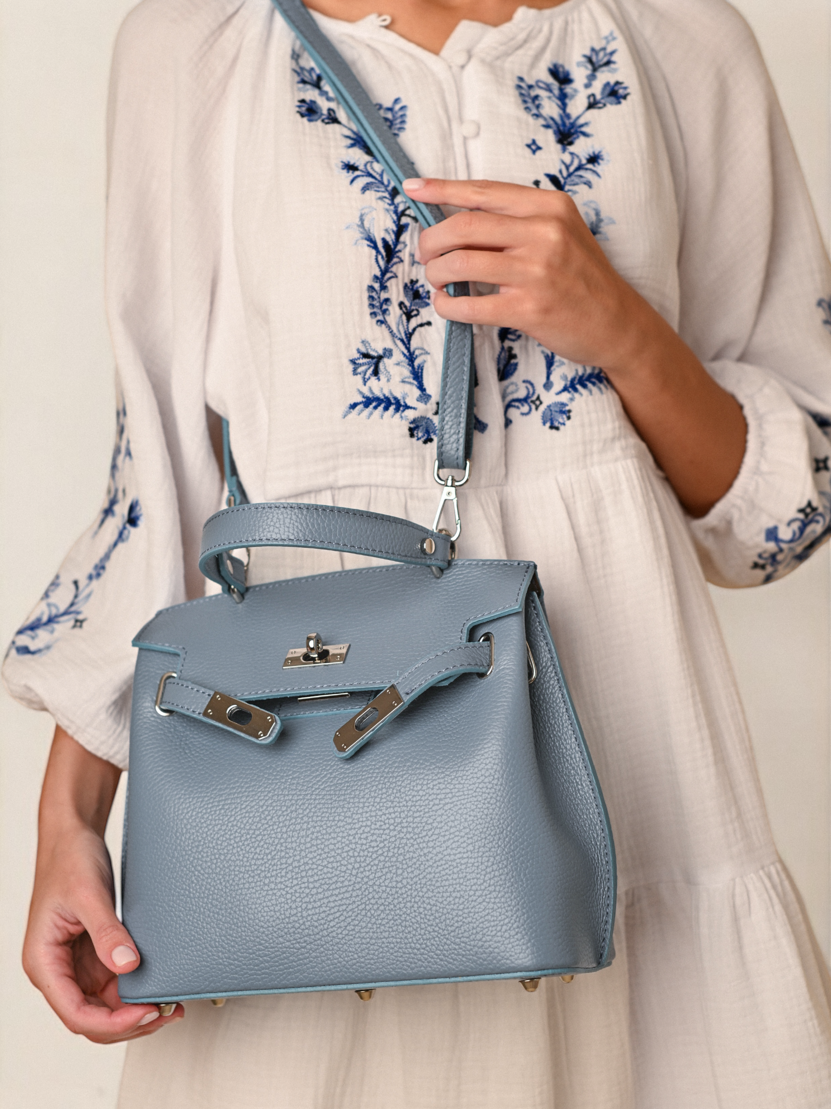 MIA BLEU AZUR, ACCESORII ARGINTII, PIELE NATURALĂ.