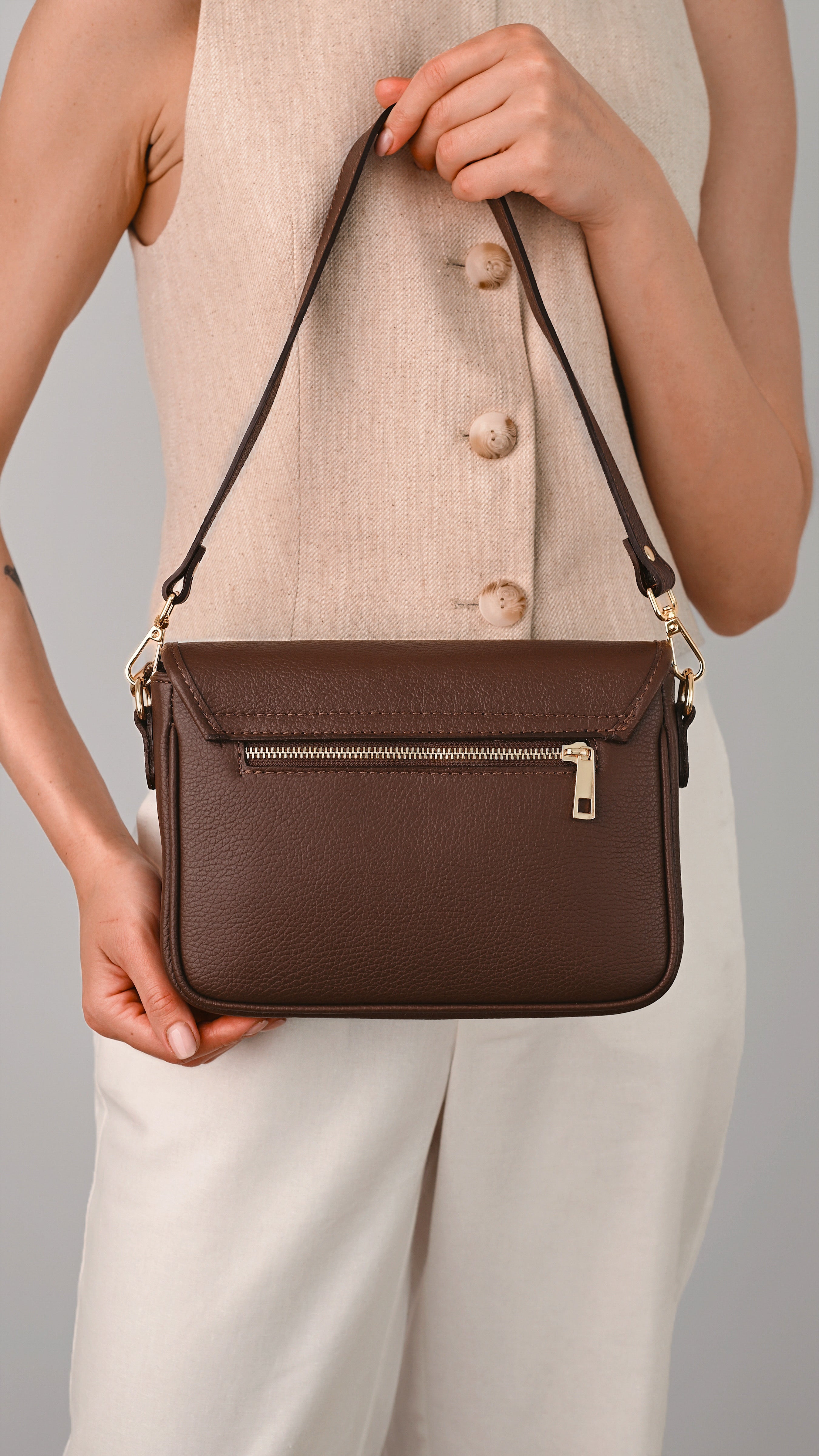 MILENA CHOCOLATE BROWN **ULTIMELE BUCĂȚI**